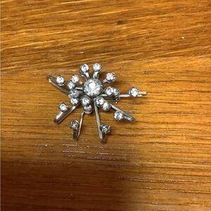 Vintage 50’s Bugbee & Niles Silver Tone Prong Set Atomic Rhinestone Brooch